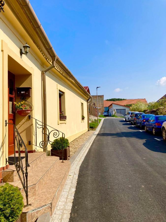 Guesthouse Mikulas Mikulov - Free Parking In The City Center מראה חיצוני תמונה