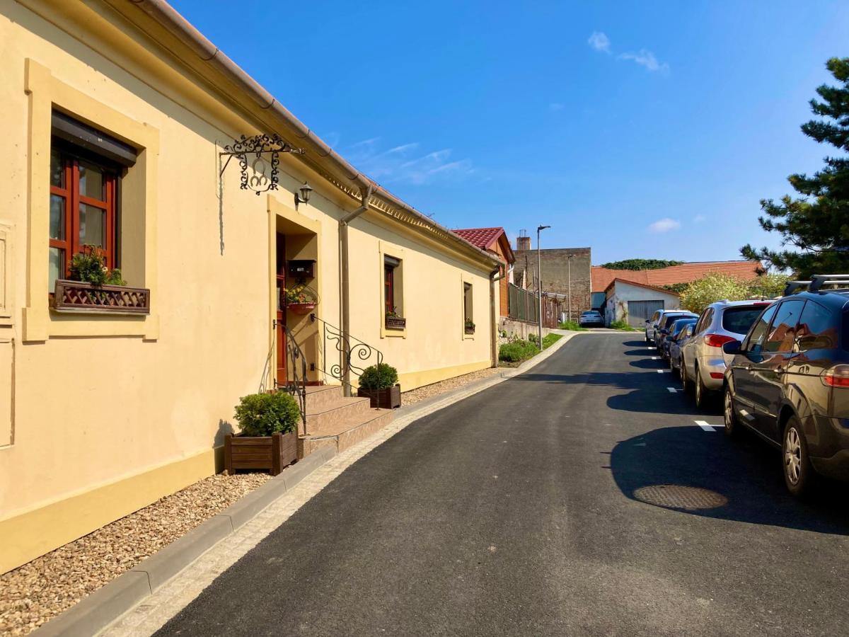 Guesthouse Mikulas Mikulov - Free Parking In The City Center מראה חיצוני תמונה