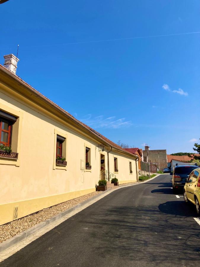 Guesthouse Mikulas Mikulov - Free Parking In The City Center מראה חיצוני תמונה