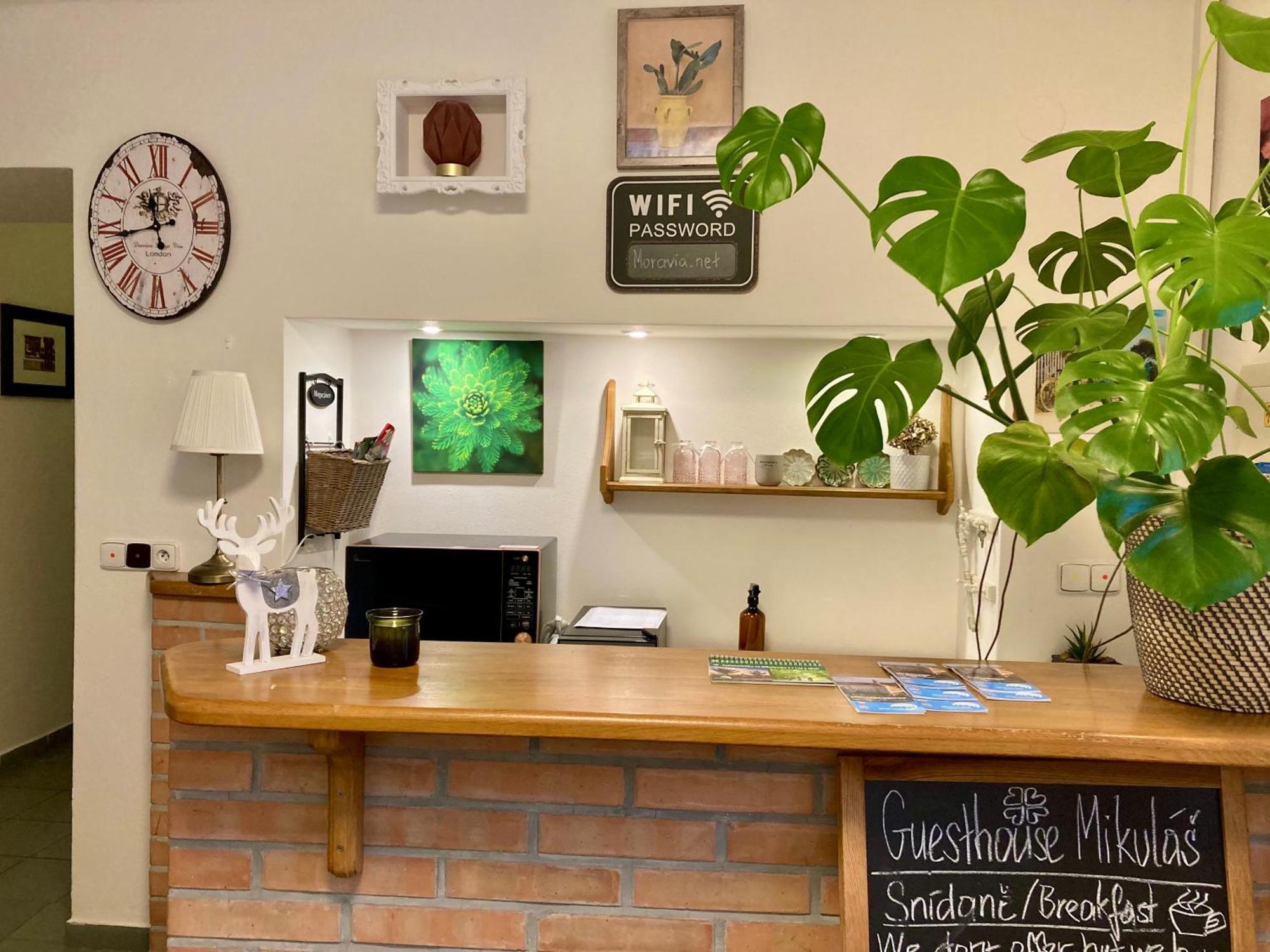 Guesthouse Mikulas Mikulov - Free Parking In The City Center מראה חיצוני תמונה