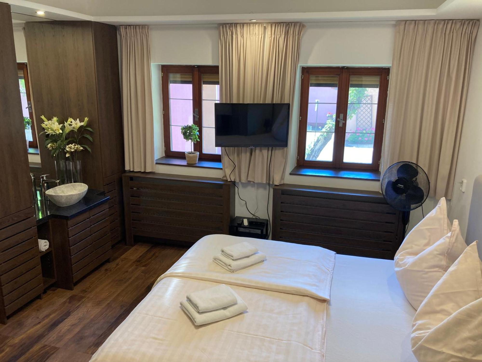 Guesthouse Mikulas Mikulov - Free Parking In The City Center מראה חיצוני תמונה