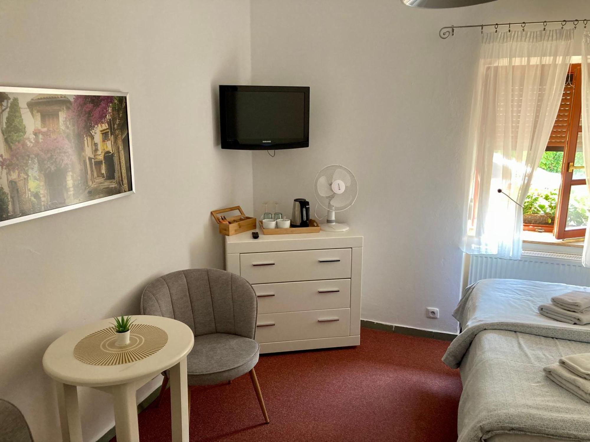 Guesthouse Mikulas Mikulov - Free Parking In The City Center מראה חיצוני תמונה