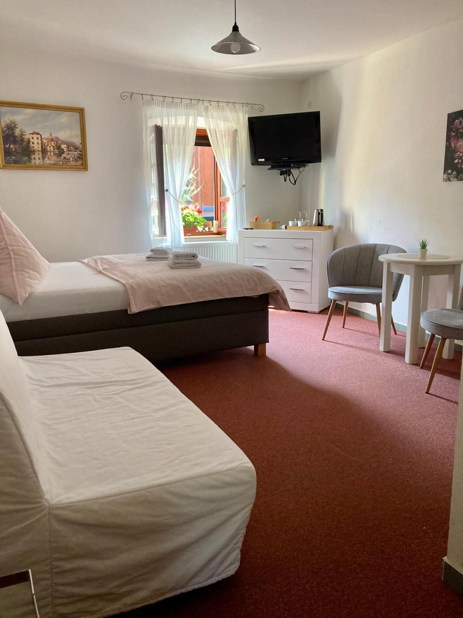 Guesthouse Mikulas Mikulov - Free Parking In The City Center מראה חיצוני תמונה